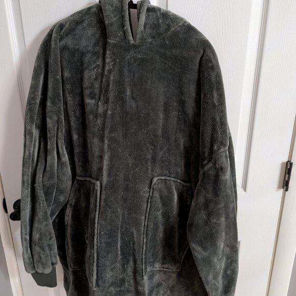 Snuggie - Picture 1 of 2